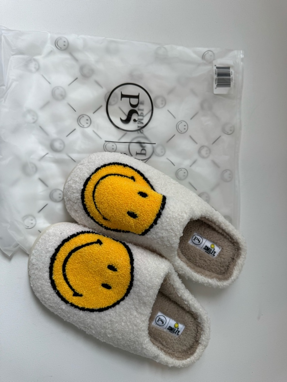 Brand new PS x Smiley Face Cozy Sherpa Slippers – Size 7/8
